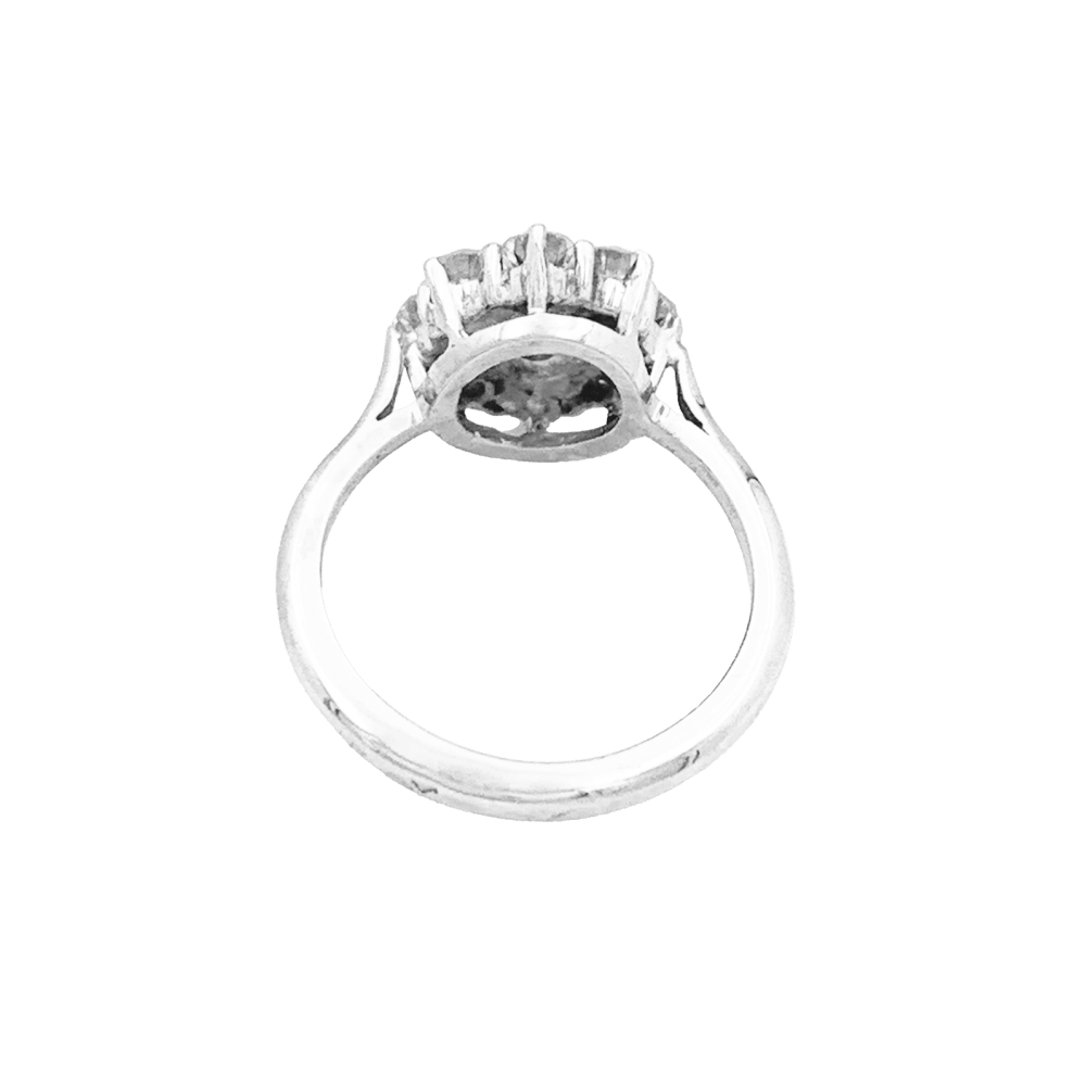 Bague fleur en or blanc et platine sertie de diamants.  4