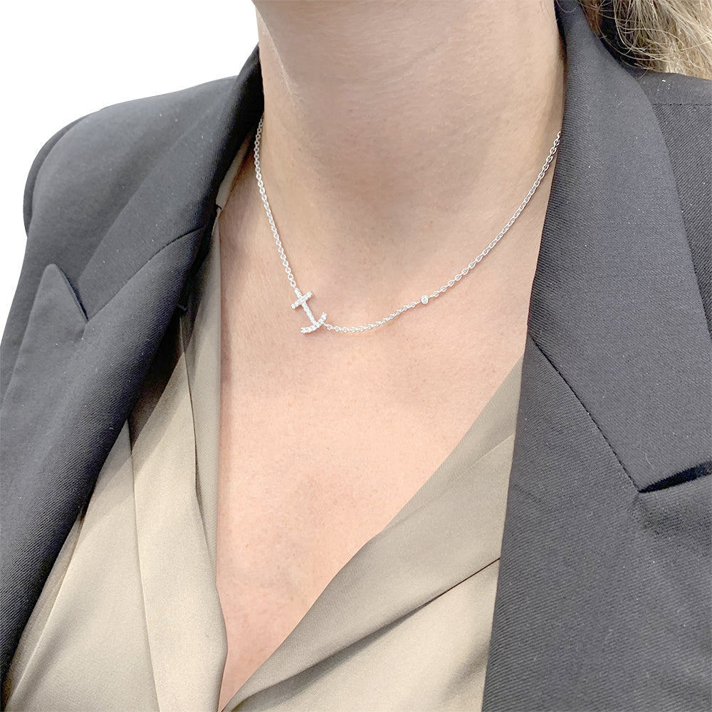 Collier or blanc et diamants. 6