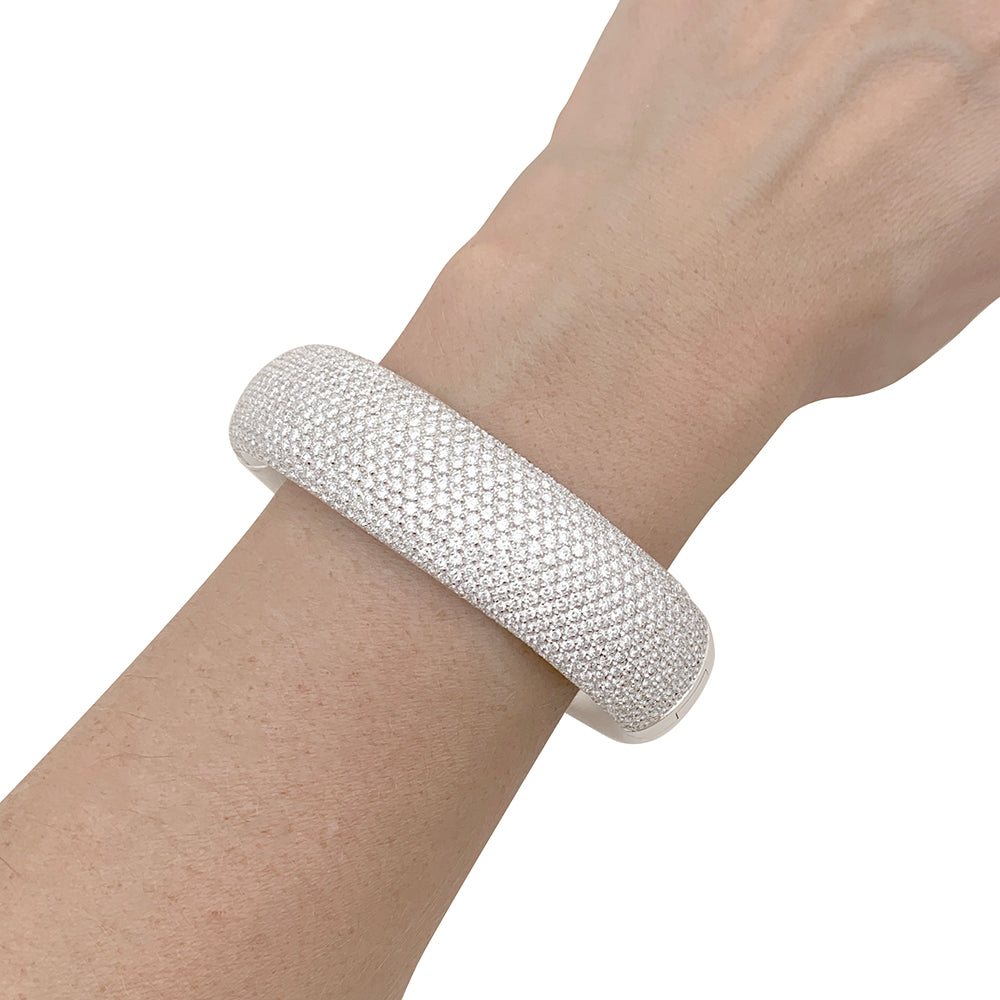 Bracelet jonc en or blanc, pavage diamants. 4