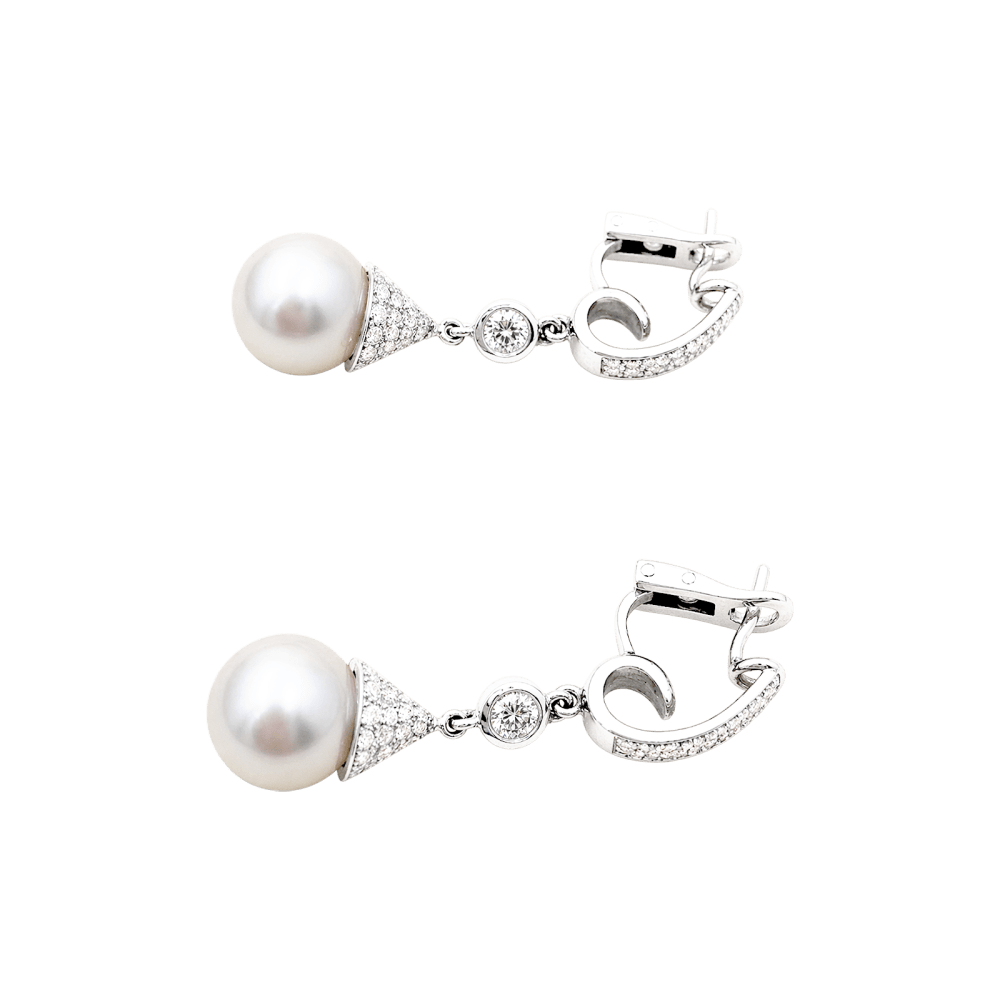 Boucles d'oreilles pendantes or blanc, diamants et perles. 4