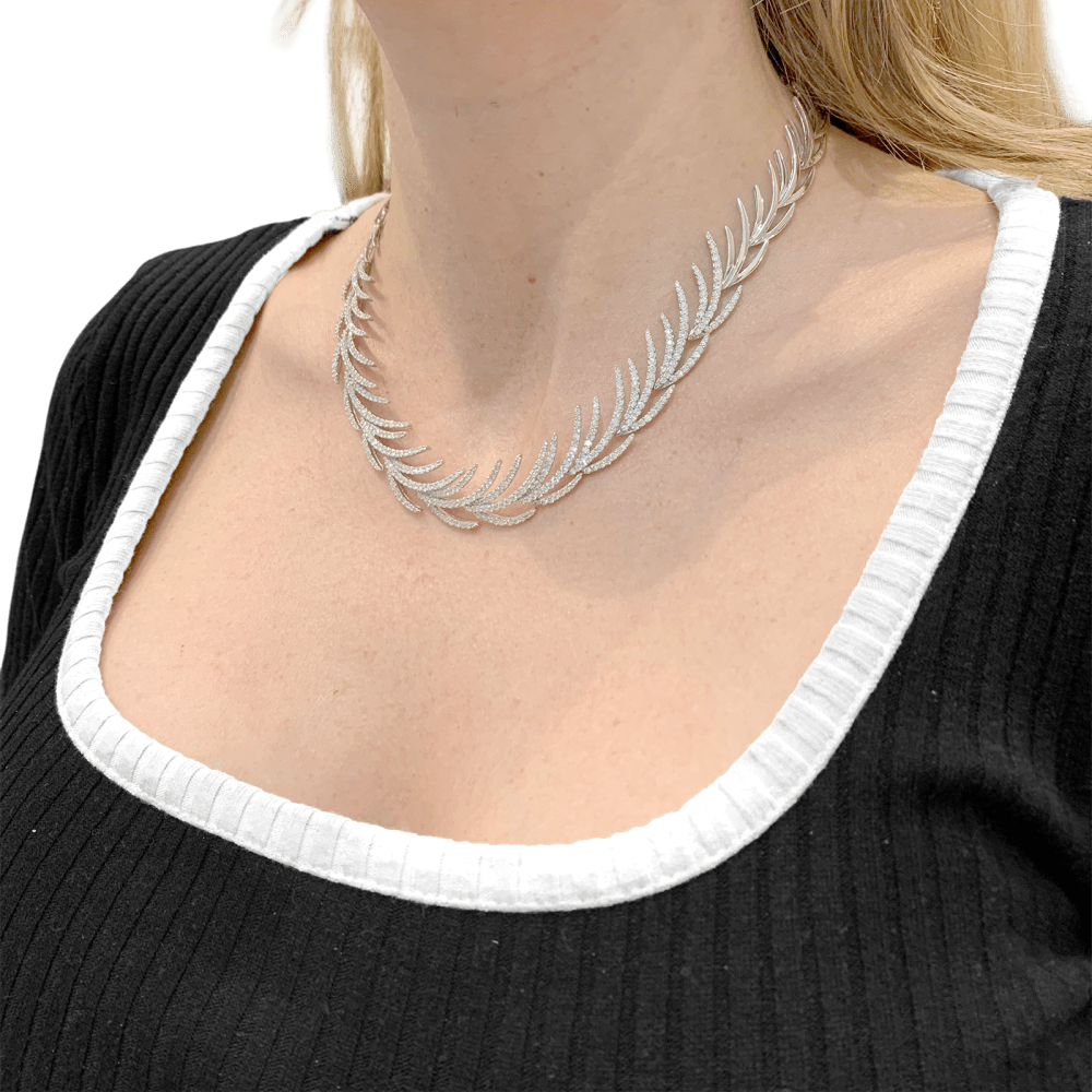 Collier "Palmes" or blanc, diamants.  5
