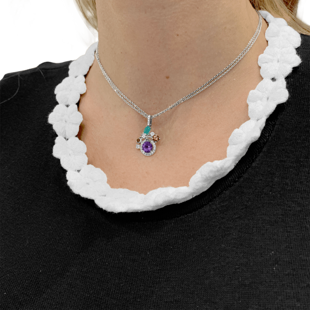 Collier Chaumet, "Attrape-moi... si tu m'aimes", or blanc, diamants, pierres de couleurs.  7