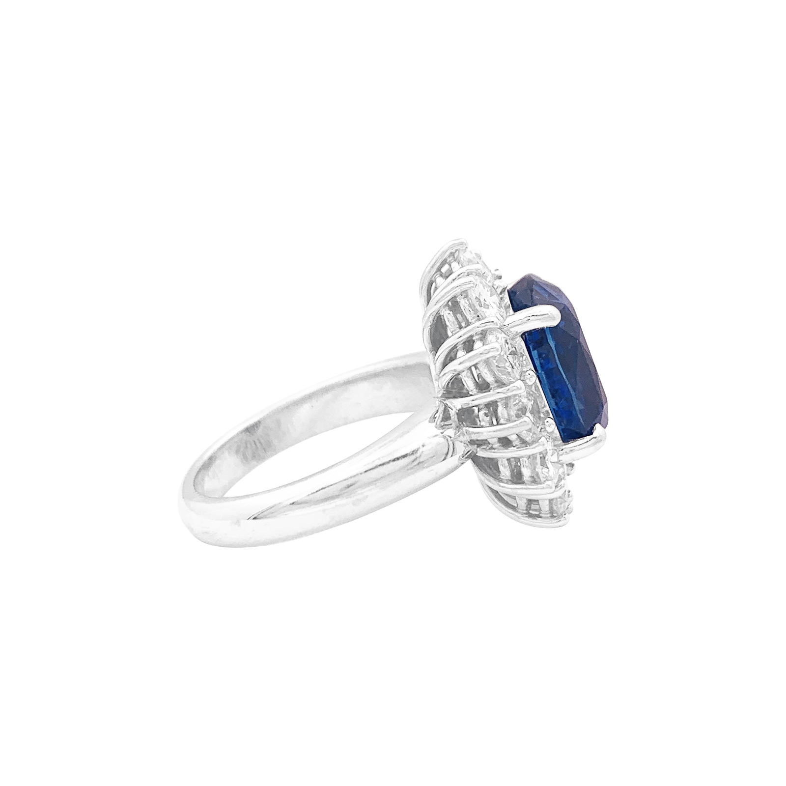 Bague "Pompadour" or blanc, diamants, saphir. 4
