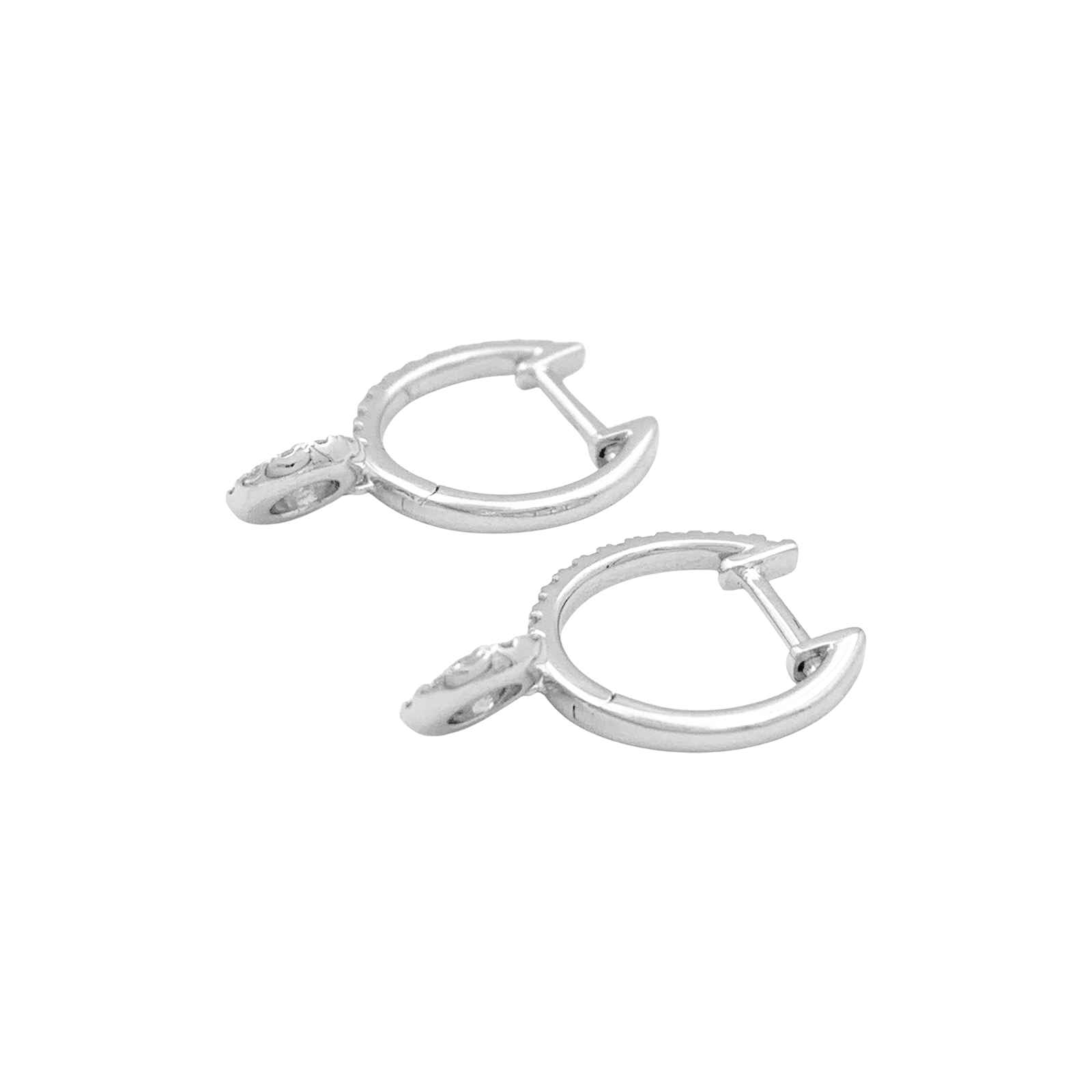 Paire de créoles or blanc, diamants. 2