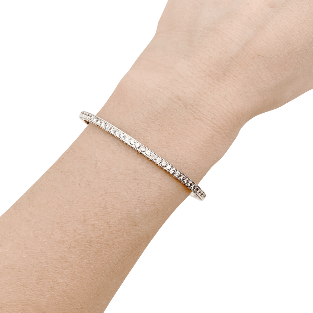 Bracelet jonc, or blanc et diamants.  6