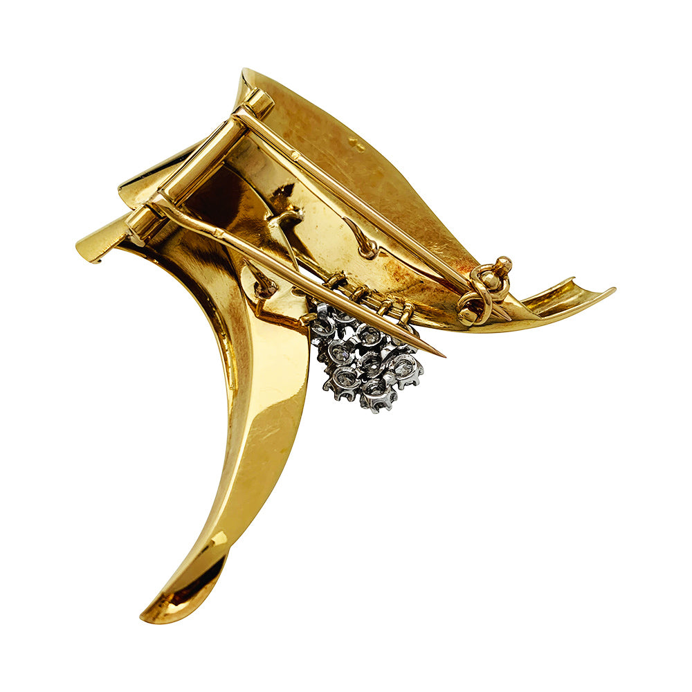 Broche Fontana en or jaune 750/000 et platine 950/000 sertie de 10 diamants taille ancienne. Poids brut : 11,4 grammes. 4