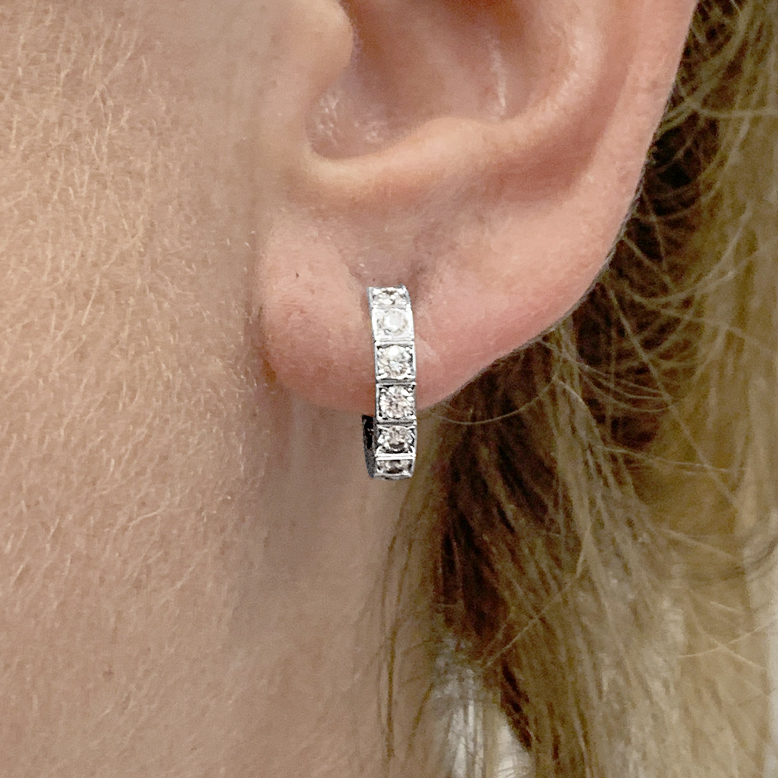 Boucles d'oreilles Cartier, "Lanière", or blanc et diamants. Petit modèle.  6