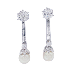 Boucles d'oreilles pendantes platine, perles et diamants.