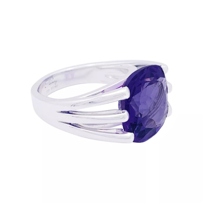 White gold and amethyst Poiray ring, "Fil" collection.