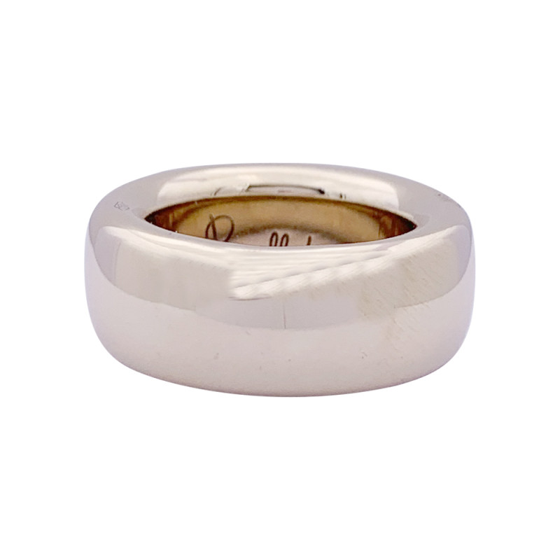 Pomellato natural white gold ring, "Iconica Medium" collection.