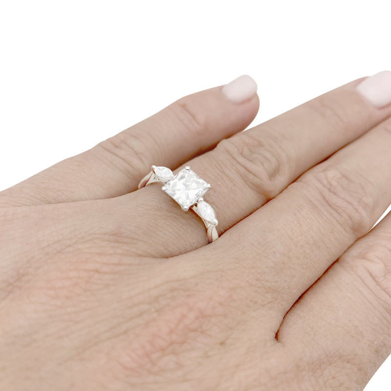 1,08 carat diamond, white gold ring.