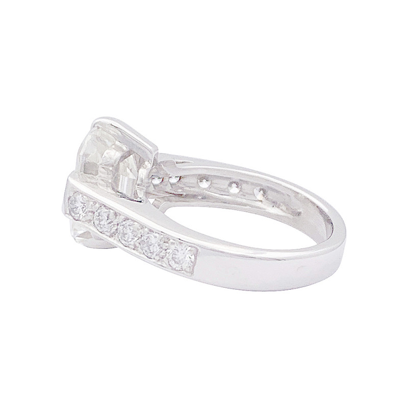 White gold and 4 cts diamond ring.