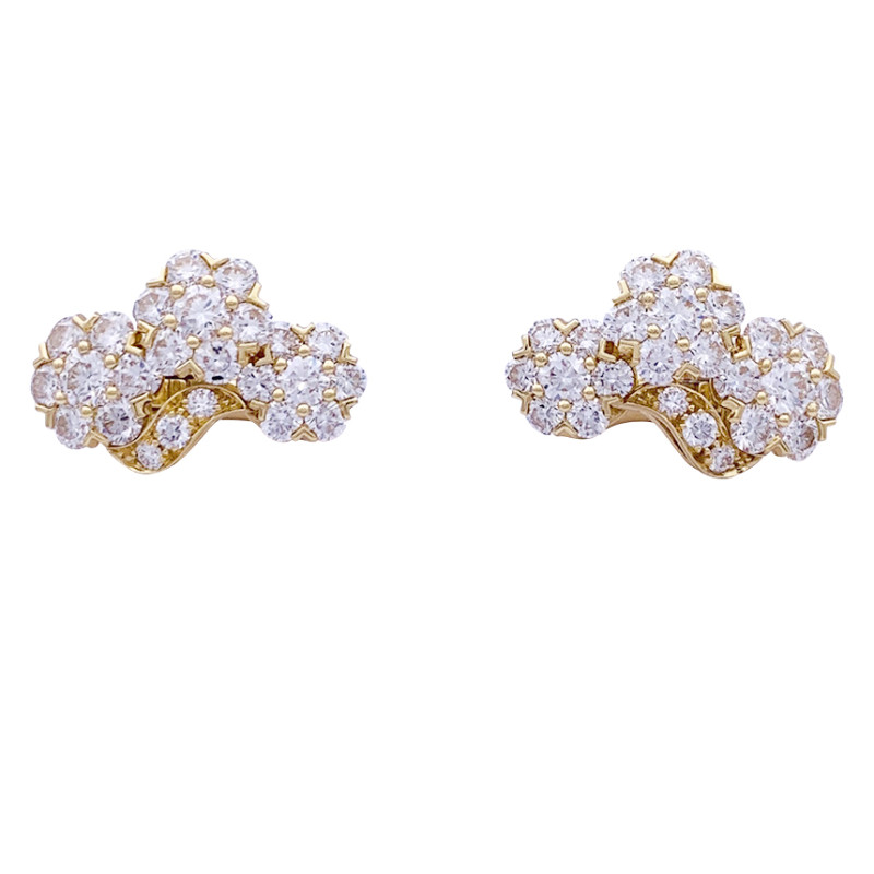 Boucles d'oreilles Van Cleef & Arpels "Snowflake" or jaune, diamants.