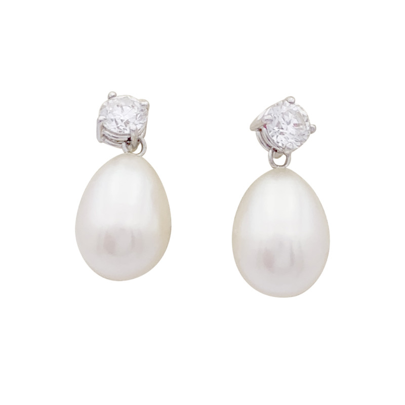 White gold, diamonds and pearls pair of earrings.