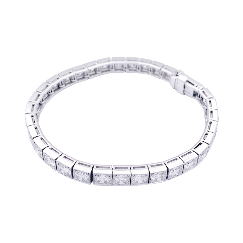 White gold, platinum and diamonds tennis bracelet.