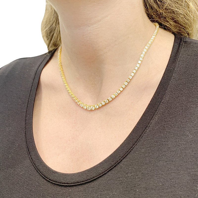 Gold and diamonds necklace.