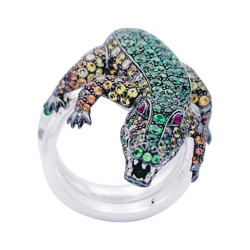 Bague Boucheron Crocodile en or blanc, sertie de diamants et pierres de couleur.