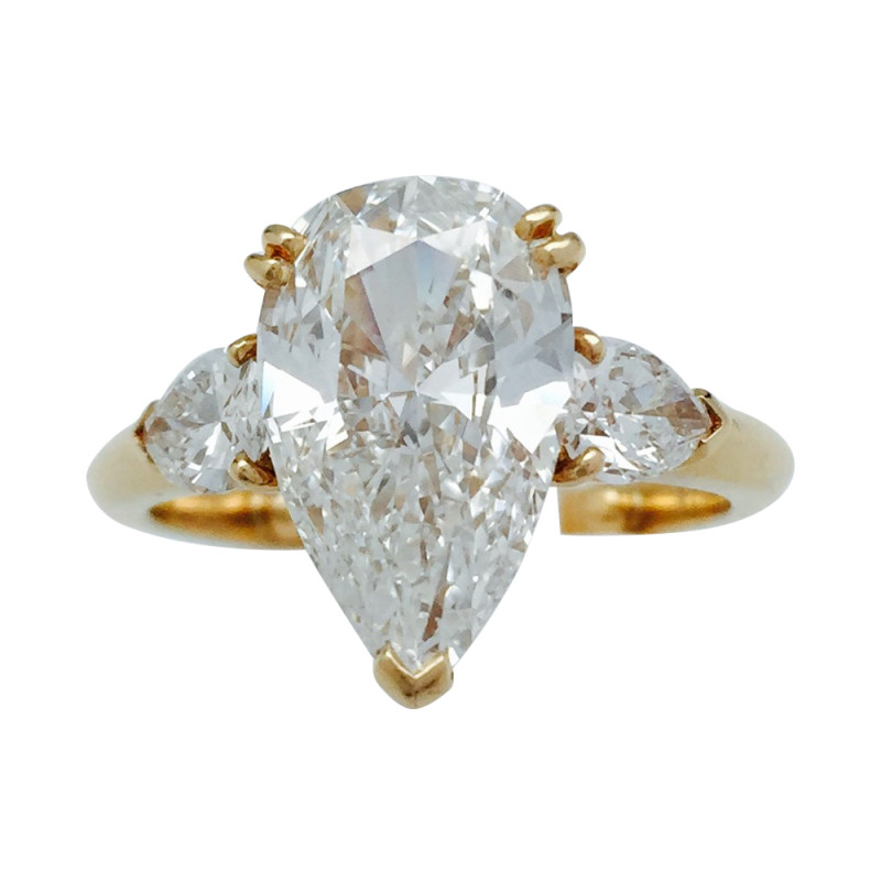 Yellow gold Boucheron ring, pear-cut diamonds.