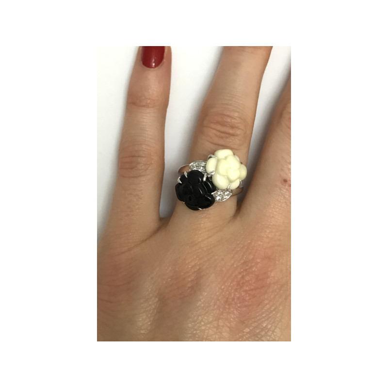 White gold "Camélia" Chanel ring, onyx, cacholong and diamonds.