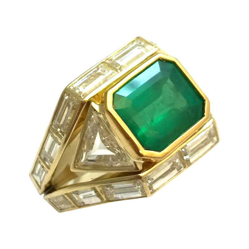 Yellow gold Stern ring, emerald and diamonds.