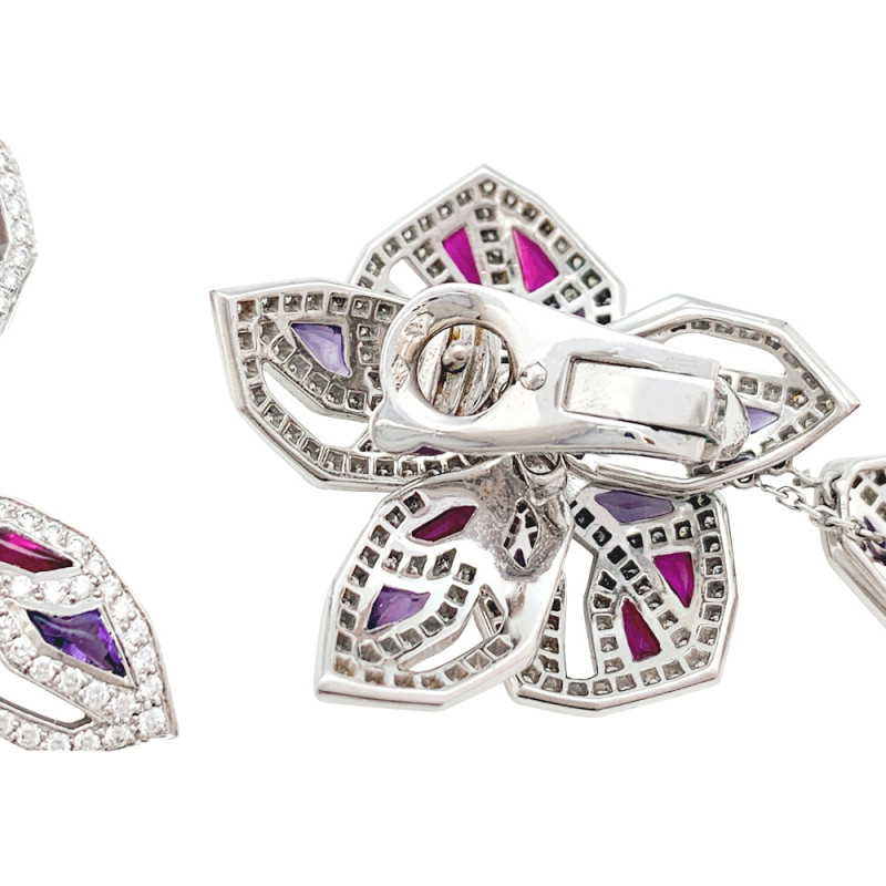 Boucles d'oreilles Cartier, "Caresse d'Orchidées", or blanc, rubis, améthystes et diamants.