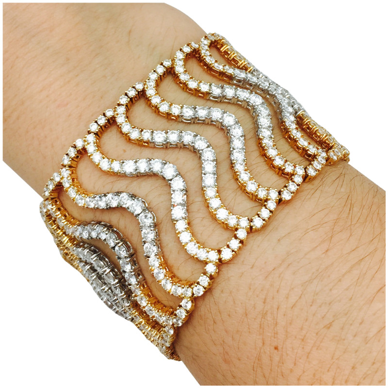 White and yellow gold bracelet, about 30 cts diamonds.
