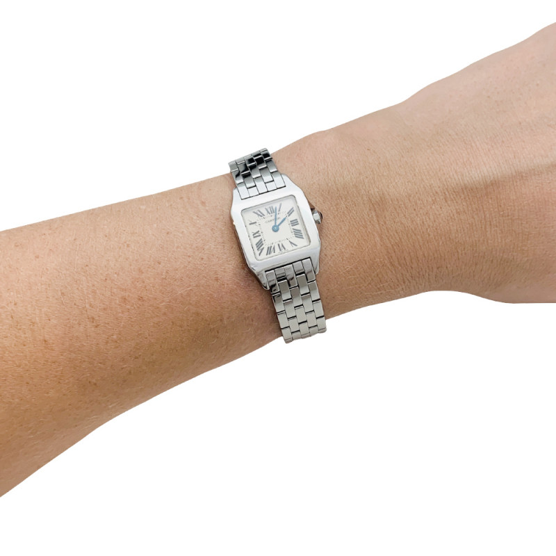 Une montre signée de la Maison Cartier, modèle “Santos Demoiselle” en ...
