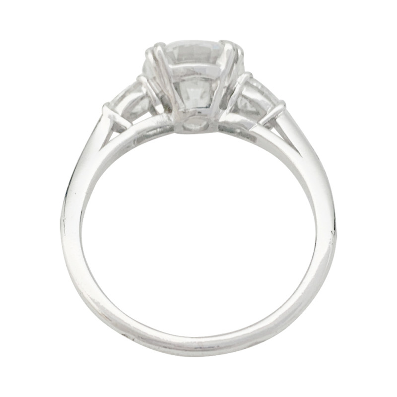 Platinium 2 carats diamond ring.