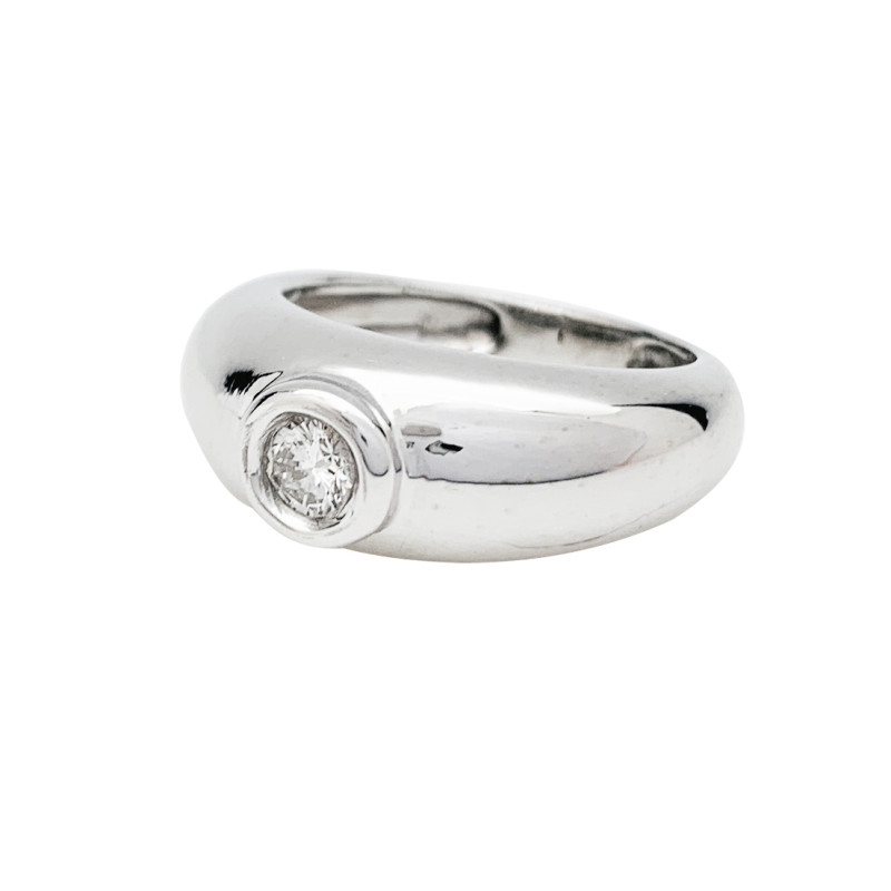 White gold and diamond ring.