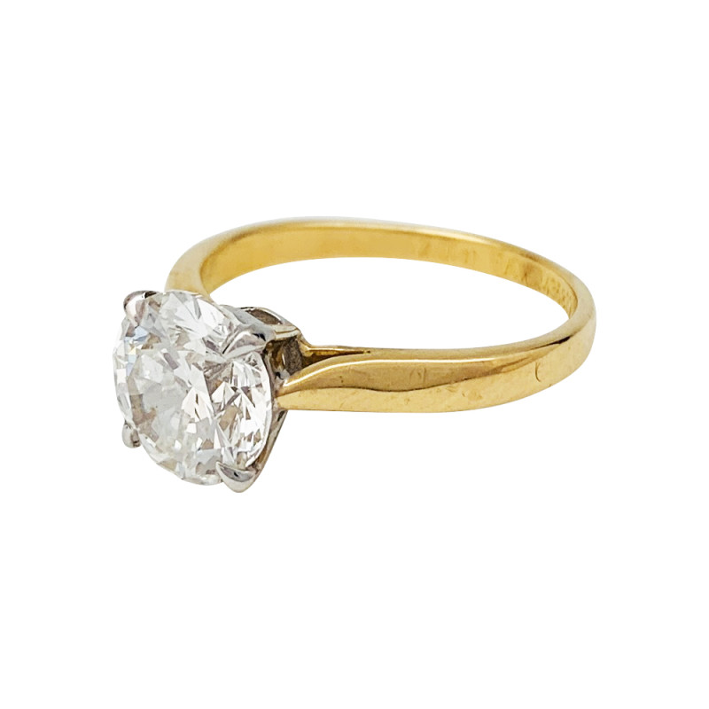 Une bague en or jaune 750/000 sertie d’un diamant taille brillant de 2. ...