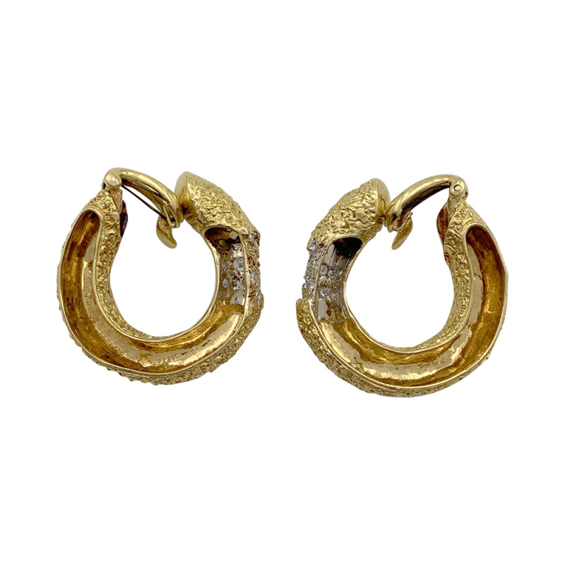Boucles d'oreilles M.Gérard en or jaune et diamants.